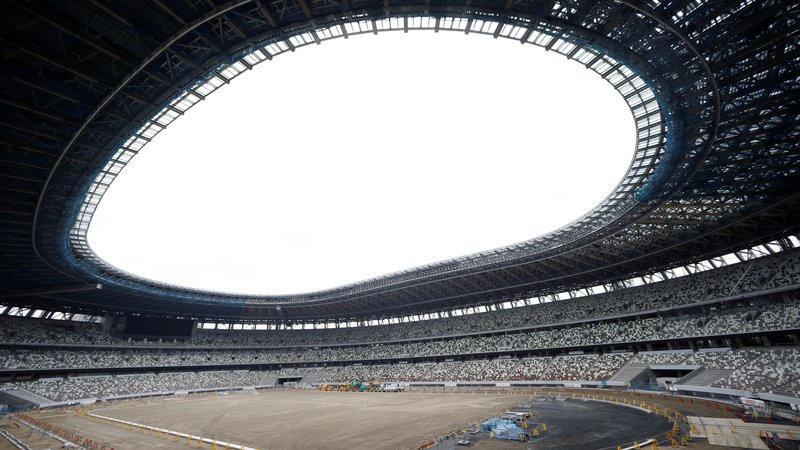 Fotografija: Olimpijski štadion v Tokiu je že lep čas dokončan. Fotografija je iz leta 2019, ko so potekala še zadnja gradbena dela. FOTO: Issei Kato/Reuters