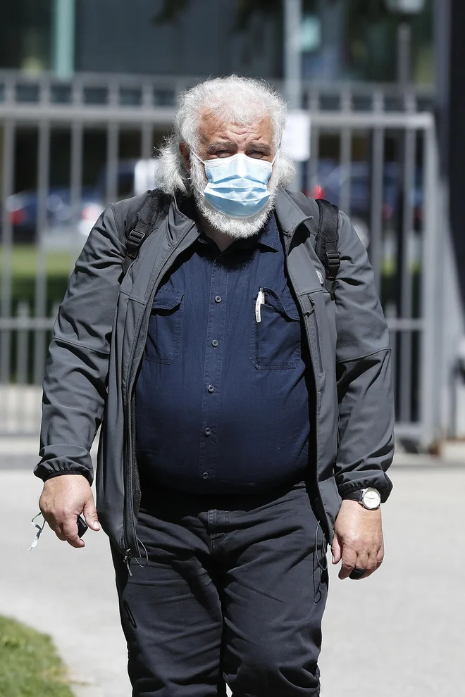 Direktor NIJZ Milan Krek svari pred različico delta. FOTO: Leon Vidic/Delo