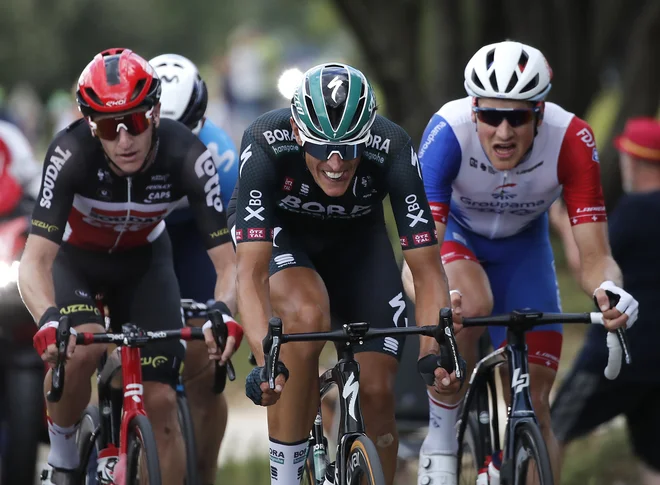 Nils Politt gre sam proti cilju 12. etape. FOTO: Benoit Tessier Reuters