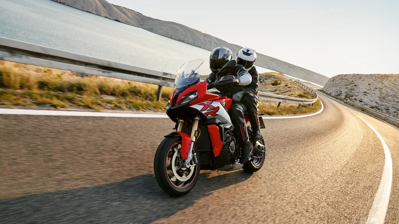 Med poletnimi motorističnimi izleti ne pozabimo na zadostno hidracijo. FOTO: Honda