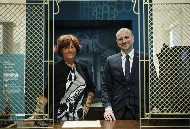 Irena Čuk, direktorica NLB Zavoda za upravljanje kulturne dediščine in prvi mož NLB Blaž Brodnjak. FOTO: Jože Suhadolnik/Delo