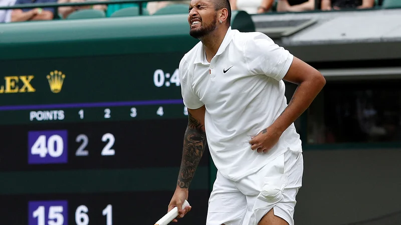 Fotografija: Nick Kyrios (na fotografiji) se je od Wimbledona poslovil s porazom v tretjem krogu, ko je bil zanj premočan Kanadčan Felix Auger-Aliassime. FOTO: Adrian Dennis/AFP