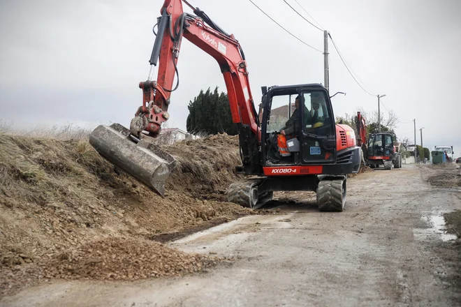 Zakaj vlagati v gradbeništvo? Ker to najbolj pospeši gospodarsko rast. FOTO: Uroš Hočevar/Delo