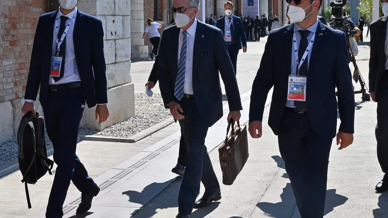 Fotografija: Jerome Powell, šef Feda (na sredini), na zasedanju G20 o globalnem davku Foto Andreas Solaro/AFP