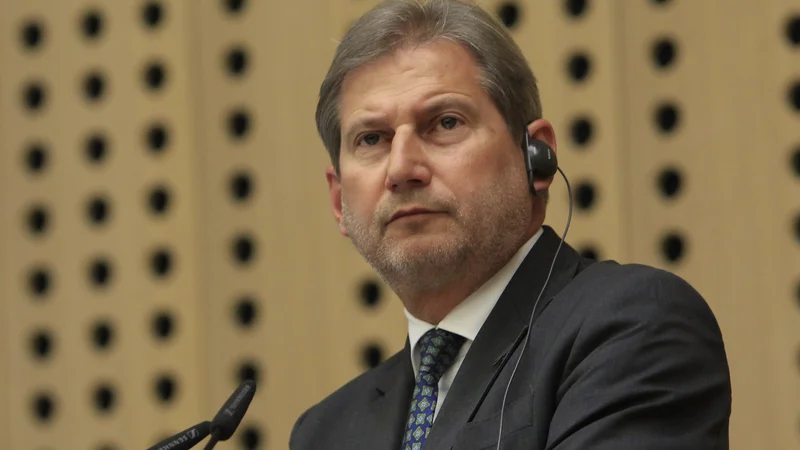 Fotografija: Evropski komisar Johannes Hahn je pojansil, da je Evropska komisija proti Sloveniji predlagala ukrepe. FOTO: Leon Vidic/Delo