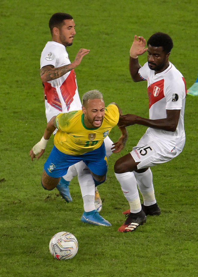Neymar opominja, da na Maracani ne izgublja tekem. FOTO: Douglas Magno/AFP