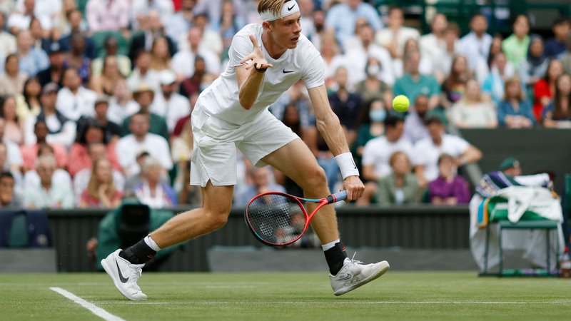 Fotografija: Denis Šapovalov je bil v Wimbledonu letos zelo zanesljiv, ustavil ga je šele v polfinalu prvi igralec sveta Novak Đoković. FOTO: Adrian Dennis/AFP