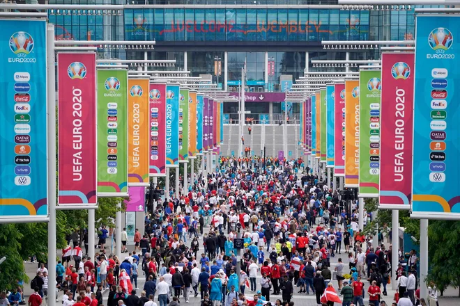 Prizor izpred začetka zadnje tekme na Wembleyju. FOTO: Niklas Halle'n/AFP