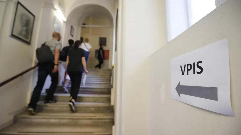 Fotografija: Podatek, da se kar dvesto otrok letos ni uvrstilo na nobeno srednjo šolo, zbuja skrb. FOTO: Leon Vidic