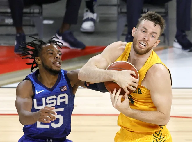 Avstralec Nick Kay (desno)&nbsp;v boju z Američanom Dariusom Garlandom. FOTO: Ethan Miller/AFP
