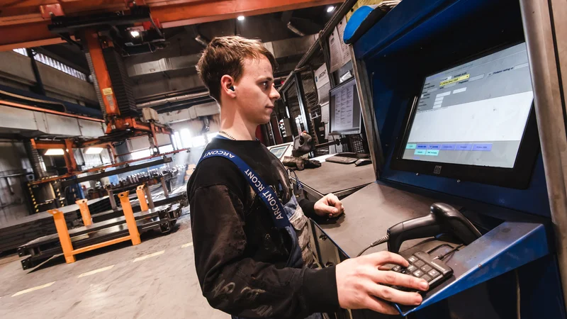 Fotografija: V kovinski industriji deluje 3488 podjetij, ki skupaj zagotavljajo delo več kot 62.000 zaposlenim. Fotografija je iz podjetja Arcont. FOTO: Arcont