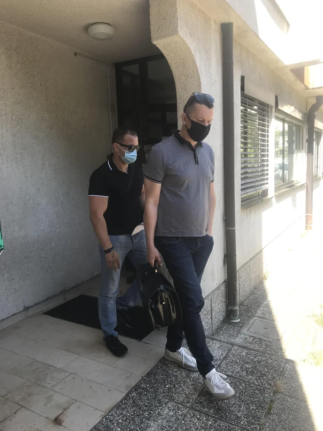 Borut Banfi (zadaj) z zagovornikom Borisom Kandutijem.<br />
FOTO: Moni Černe