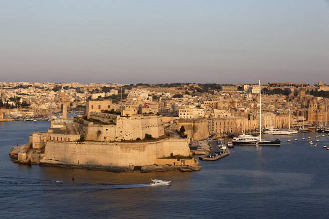 Malta je prejšnji teden napovedala, da bo postala prva evropska država, ki bo prepovedala vstop necepljenim potnikom. FOTO: Darrin Zammit Lupi/Reuters
