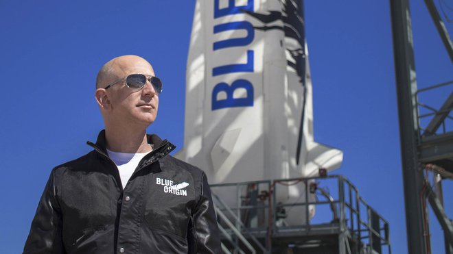 Jeff Bezos ima s podjetjem Blue Origin velikopotezne vesoljske načrte raziskovalne narave, prevoz turistov bo samo ena od dejavnosti. FOTO: Blue Origin