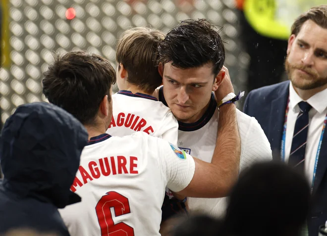 Harry Maguire z družino po koncu finala. FOTO: John Sibley/Reuters