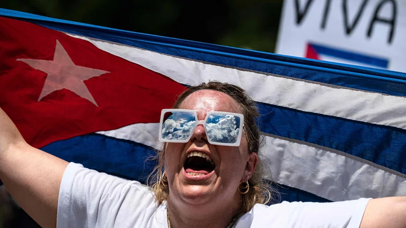 Ameriški politični »saj ni res, pa je« ne neha vznemirjati. FOTO: Jim Watson/Afp