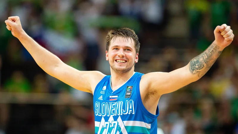 Fotografija: Košarkar Luka Dončić po zmagi nad Litvo, s katero se je Slovenija prebila na olimpijske igre. FOTO: Profimedia