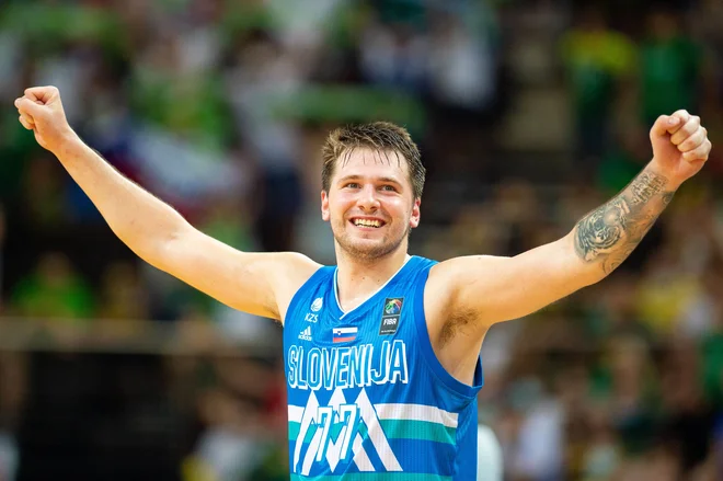 Košarkar Luka Dončić po zmagi nad Litvo, s katero se je Slovenija prebila na olimpijske igre. FOTO: Profimedia