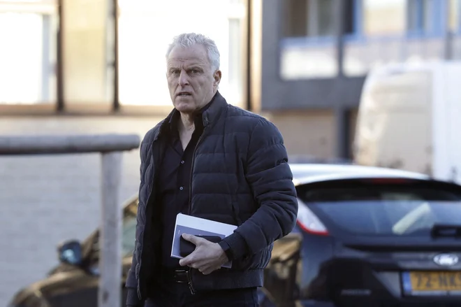 Peter R. de Vries je v dolgoletni karieri poročal o številnih odmevnih kriminalnih primerih. FOTO: Bas Czerwinski/AFP