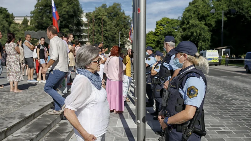 Fotografija: V dopisih iniciative je navedeno, da ta želi zdravnike vljudno spomniti na posledice, za katere bodo morali sprejeti odgovornost. Foto: BlaŽ Samec/Delo