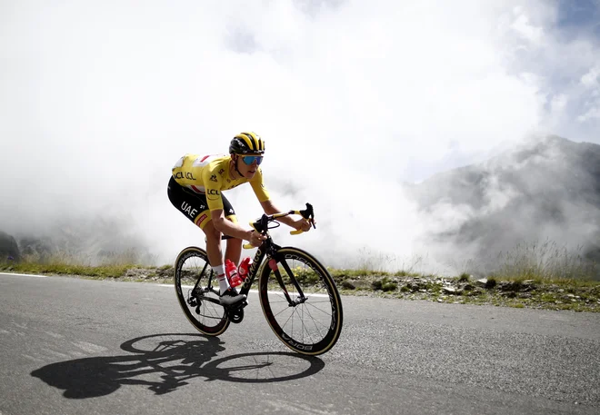 Pogačar na spustu s Tourmaleta. FOTO: Benoit Tessier Reuters