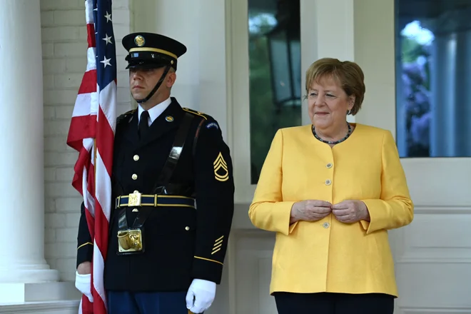 Kanclerka Angela Merkel pred delovnim zajtrkom z ameriško podpredsednico Kamalo Harris<br />
Foto Brendan Smialowski/AFP