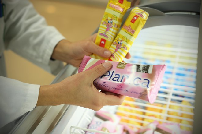 V Ljubljanskih mlekarnah sladolede »zaradi transparentnosti« označujejo po starem pravilniku o kakovosti mleka in mlečnih izdelkov. FOTO: Jure Eržen