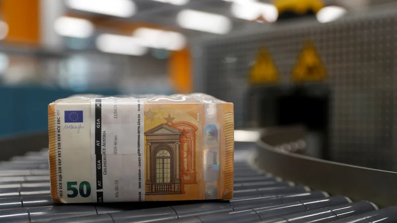 Fotografija: V Sloveniji je približno 45 odstotkov finančnega premoženja v lasti gospodinjstev, ki imajo manj kot 250.000 dolarjev naložb.
Foto Leonhard Foeger/Reuters