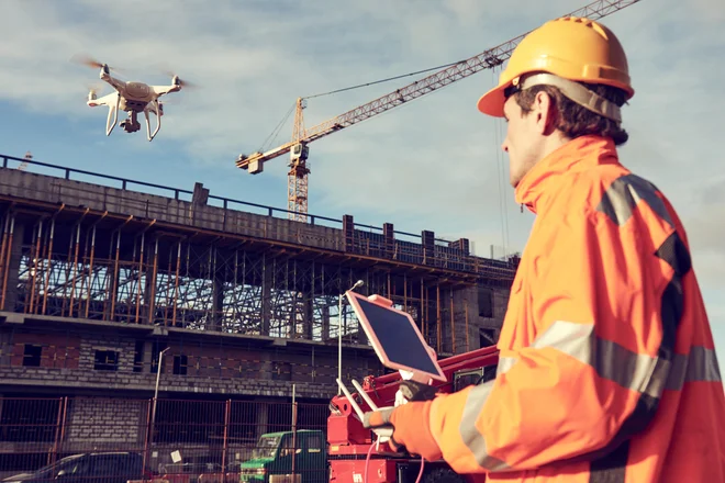 Možnost kroženja podatkov prek skupne platforme po vsej vertikali, od projektive do izvajalcev in upravljanja, zagotavlja dodano vrednost vsem deležnikom. FOTO: Dmitri Kalinovski/Shutterstock