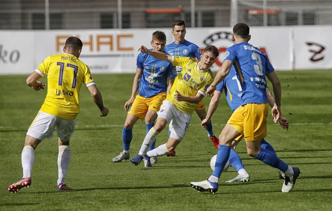 Štajerski derbi bo takoj razkril glavne celjske adute. FOTO: Blaž Samec/Delo