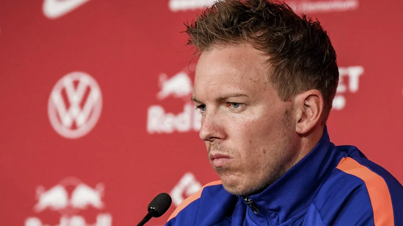 Fotografija: Julian Nagelsmann (na fotografiji) je pri Bayernu prevzel posle iz rok Hans-Dieter Flicka, ki je leta 2020 osvojil šele drugo trojno krono v zgodovini kluba in po koncu letošnjega eura postal novi nemški selektor.
FOTO: AFP PHOTO/RB LEIPZIG