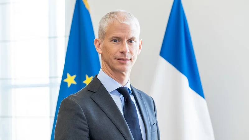Fotografija: »Naše prednostne naloge so znane: pospeševanje zelenega prehoda, spodbujanje digitalne revolucije, razvoj veščin, ki ustrezajo potrebam podjetja,« pravi Franck Riester. FOTO: Zunanje ministrstvo Francije