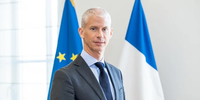&raquo;Naše prednostne naloge so znane: pospeševanje zelenega prehoda, spodbujanje digitalne revolucije, razvoj veščin, ki ustrezajo potrebam podjetja,&laquo; pravi Franck Riester. FOTO: Zunanje ministrstvo Francije