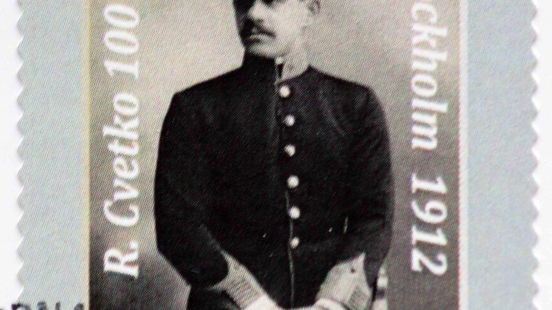 Fotografija: Slovenski časnik in sabljač Rudolf Cvetko se je znašel tudi na poštni znamki. FOT: Igor Mali