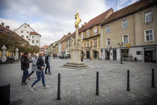 14-dnevna pojavnost na 100.000 prebivalcev se je vnovič povečala (za 1,6 odstotka) in zdaj znaša 36,1.&nbsp;FOTO: Voranc Vogel/Delo