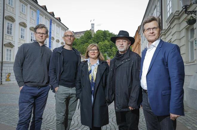 Kresnikovi nominiranci. Od leve proti desni: Borut Kraševec, Gašper Kralj, Mirana Likar, Feri Lainšček in Vincenc Gotthardt FOTO: Jože Suhadolnik/Delo