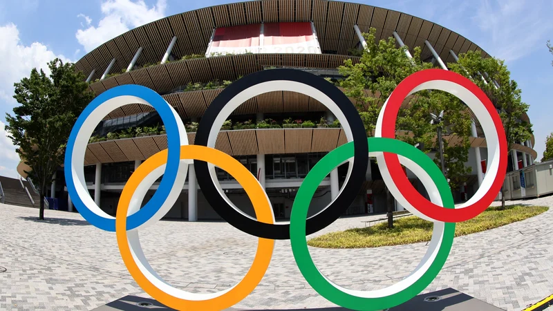 Fotografija: Pogled na olimpijske kroge pred nacionalnim štadionom v Tokiu. FOTO: Kim Kyung-hoon/Reuters