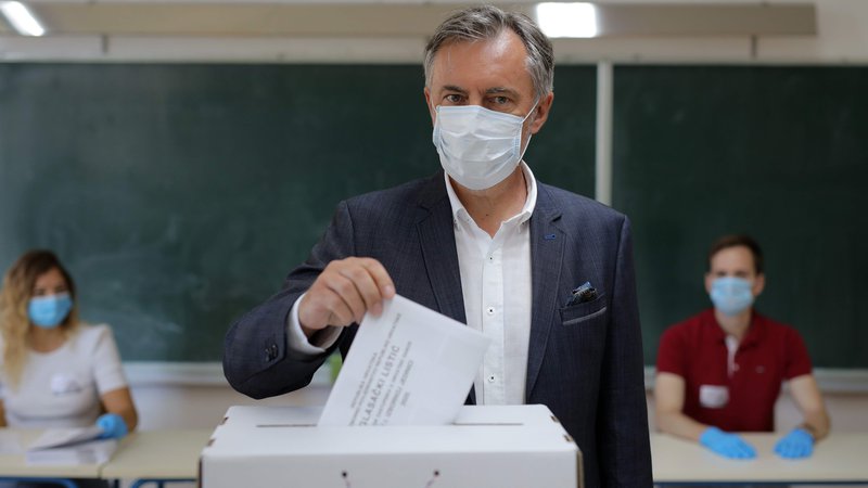 Fotografija: Miroslav Škoro je nepreklicno odstopil z vseh položajev v stranki. FOTO: Antonio Bronic/AFP