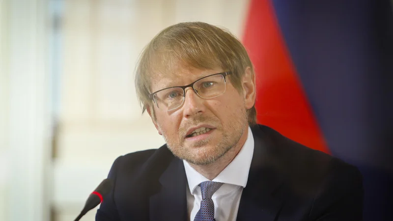 Fotografija: Minister za pravosodje Marjan Dikaučič je navedel, da imata z Anžetom Erbežnikom (na fotografiji) različne poglede glede vodenja resorja in vloge državnega sekretarja, zato je ta odstopil. FOTO: Jože Suhadolnik/Delo