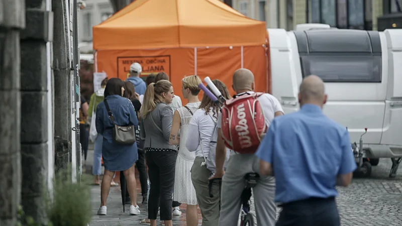 Fotografija: Množično brezplačno testiranje bo kmalu preteklost. Foto Blaž Samec