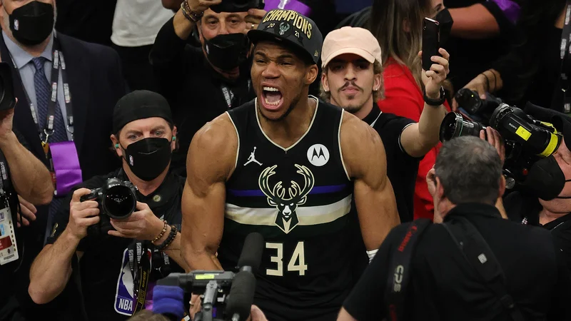 Fotografija: Giannis Antetokounmpo je bil veliki junak zadnje tekme. FOTO: Jonathan Daniel/AFP