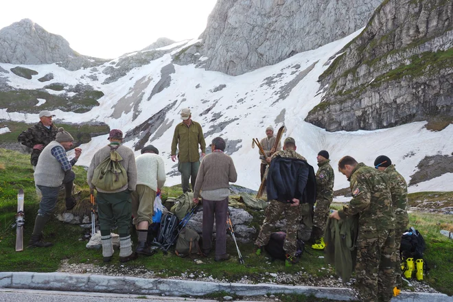 Vojake so za dokumentarni film zaigrali smučarski veterani iz Bovca ter pripadniki 132. gorskega polka in centra odličnosti za bojevanje v gorah. FOTO: arhiv Chrisa Anthonyja