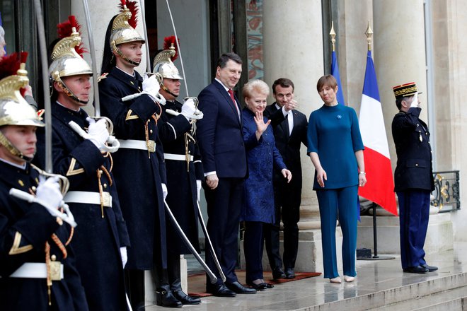 Francoski predsednik Emmanuel Macron z litovsko predsednico Dalio Grybauskaitė (druga z leve) in estonsko predsednico Kersti Kaljulaid v Elizejski palači leta 2018