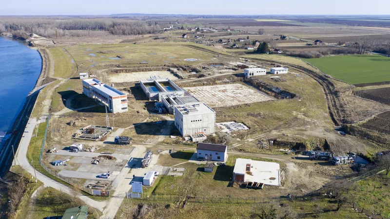 Fotografija: Projekt bo nadaljeval gradnjo, ki se je začela leta 2014 in se nato ustavila zaradi plačilne nesposobnosti izvajalca. FOTO: GH Holding