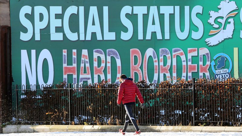 Fotografija: Vprašanje meje na Severnem Irskem je nenehno viselo nad pogajanji o brexitu. Foto: Paul Faith/AFP