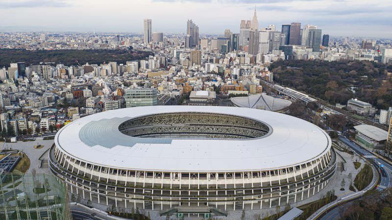 Fotografija: Čeprav je Kumov stadion reminiscenca tradicionalne japonske arhitekture, je hkrati predhodnik velikega trenda najsodobnejših dizajnerskih rešitev, ki temeljijo na lesu. FOTO: Arne Müseler/wikipedija