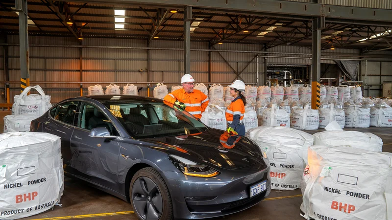 Fotografija: Električni avtomobili vplivajo na različne sektorje, tudi na rudarska podjetja, kot je BHP, ki pridobiva surovine za izdelavo baterij. Foto BHP