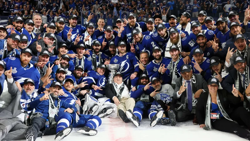 Fotografija: Dvakratni zaporedni prvak NHL Tampa Bay bo novo sezono odprl 12. oktobra proti Pittsburghu. FOTO: Bruce Bennett/AFP
