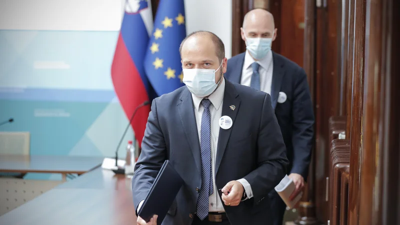 Fotografija: Minister za zdravje Janez Poklukar in državni sekretar Robert Cugelj sta predstavila nacionalni razpis za izboljšanje dostopnosti zdravstvenih storitev. FOTO: Uroš Hočevar/Delo