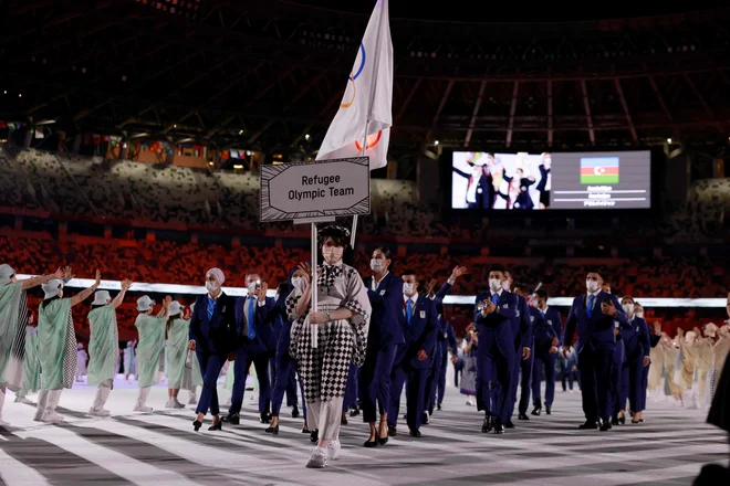 Begunska ekipa med današnjo slovesnostjo ob začetku iger v Tokiu. FOTO: Odd Andersen/AFP